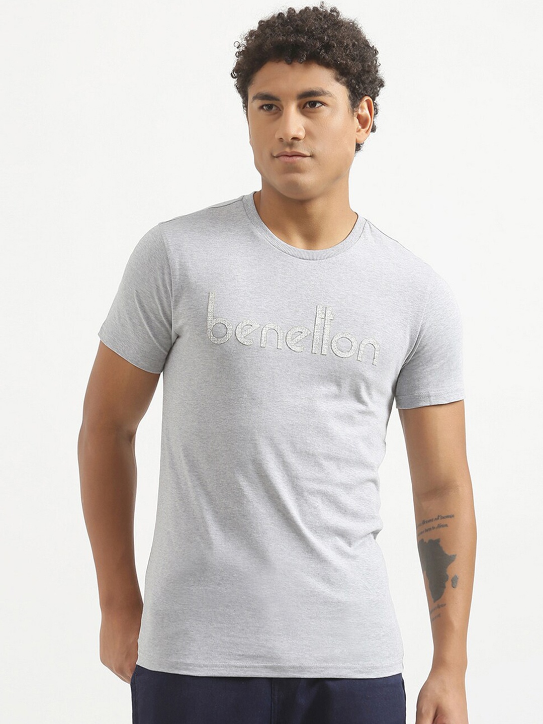 

United Colors of Benetton Men Grey Typography Applique T-shirt