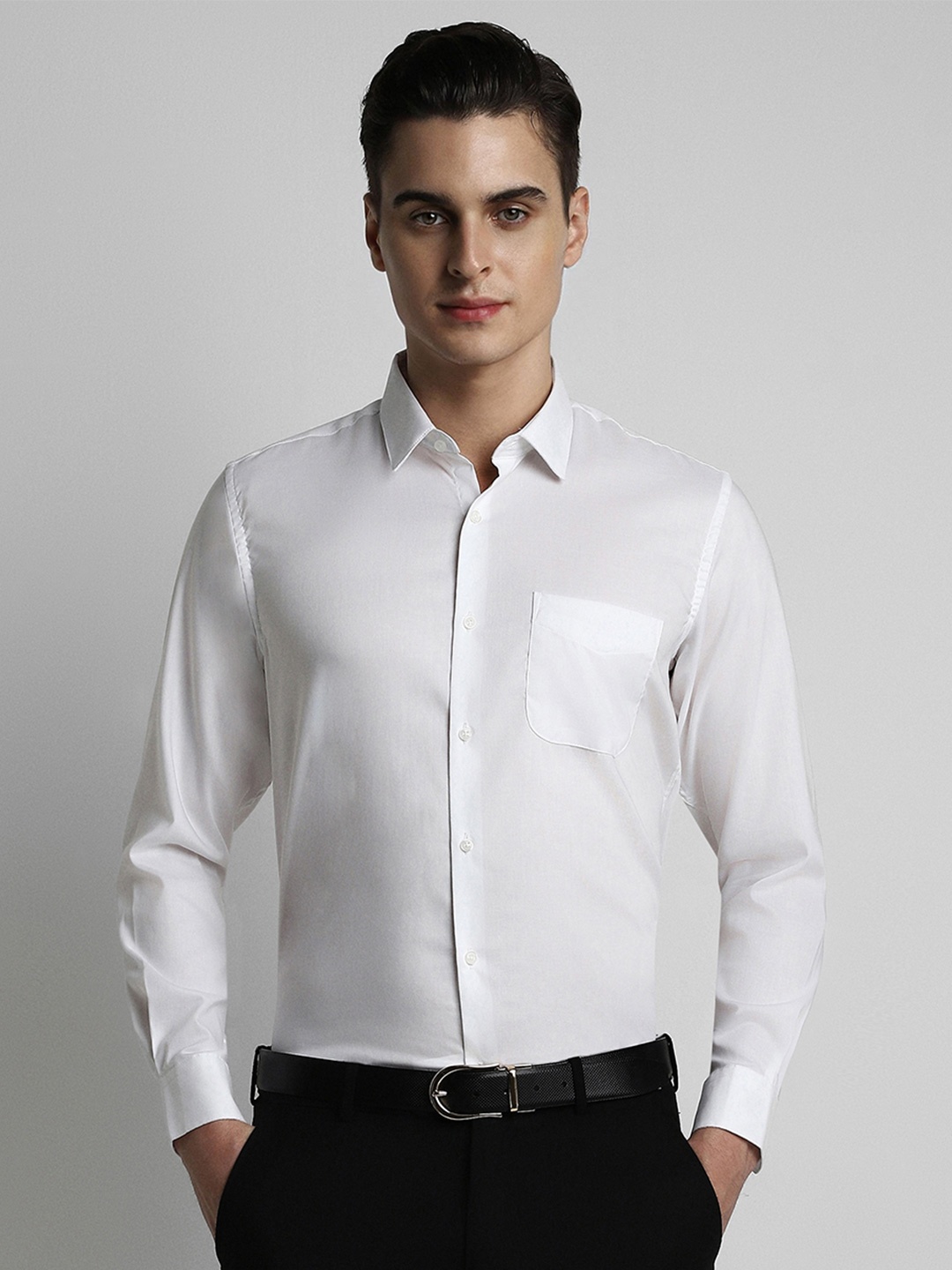 

Peter England Men White Solid Slim fit Formal Shirt