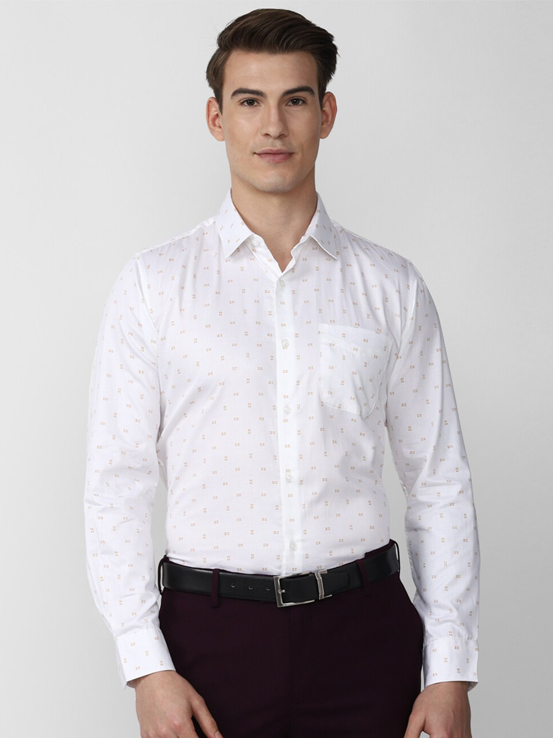

Peter England Men White Printed Pure Cotton Slim Fit Casual Shirt