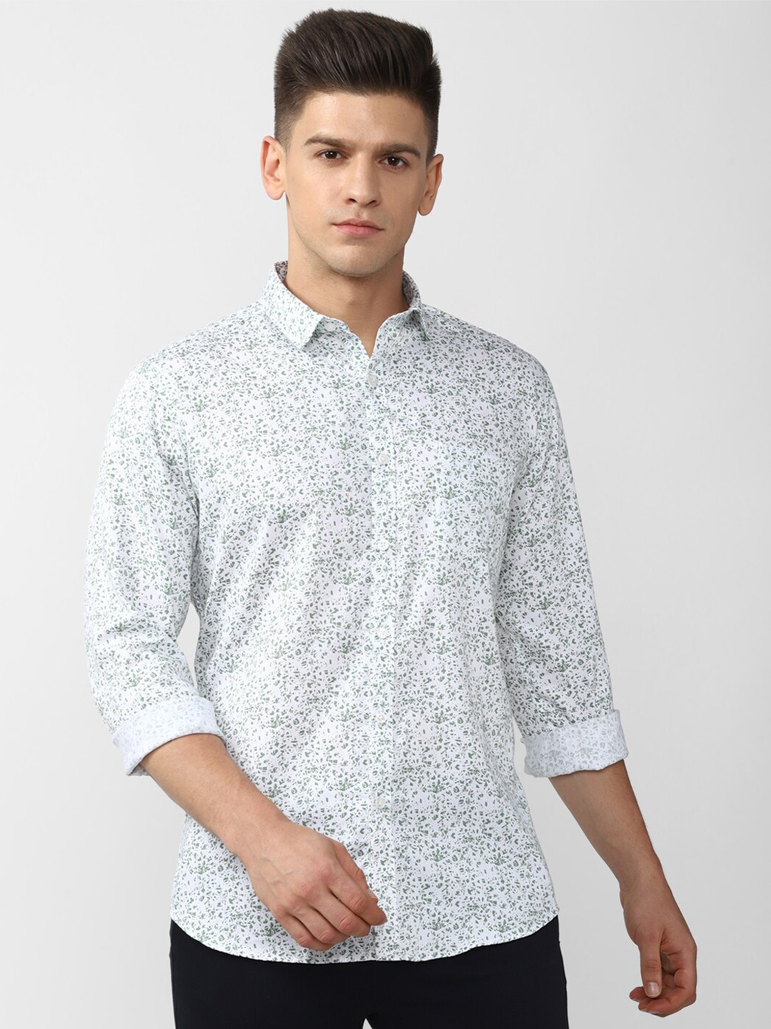 

V Dot Men White Slim Fit Floral Printed Casual Shirt