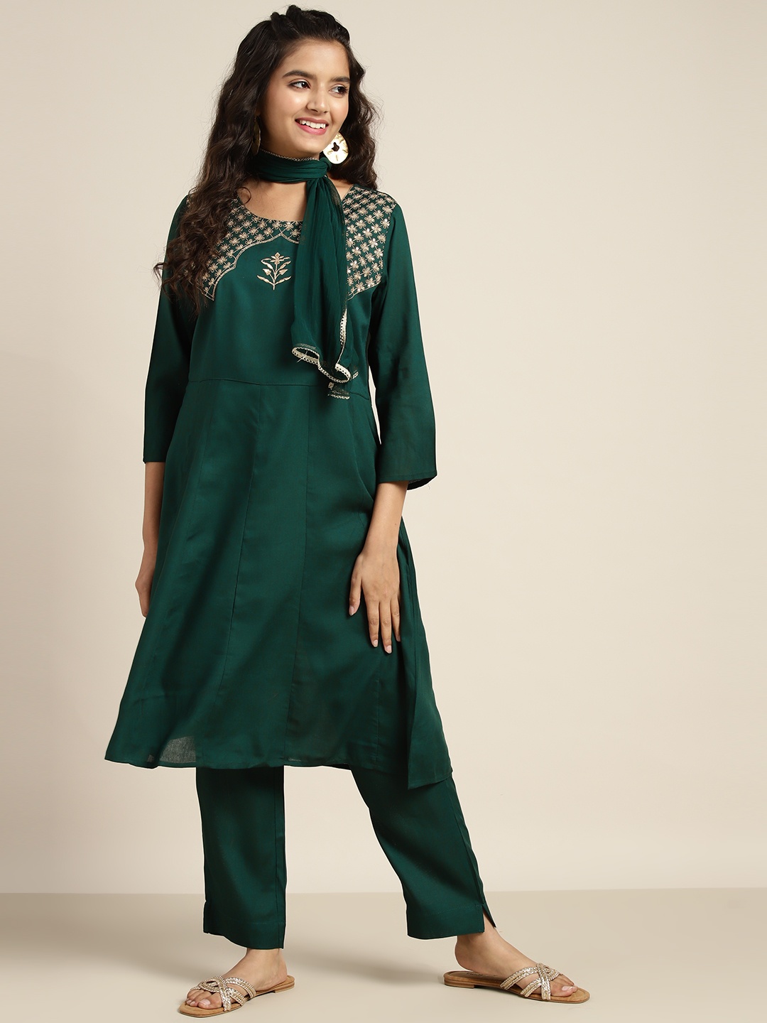 

Sangria Teen Girls Yoke Design Sequinned Kurta with Trousers & With Dupatta, Green