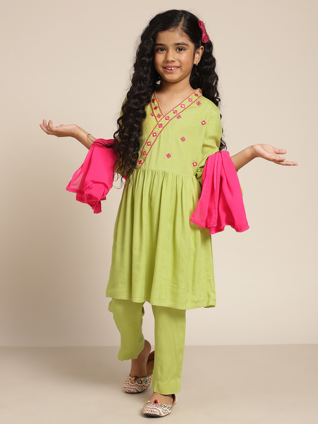 

Sangria Girls Green & Pink Embroidered Kurta with Trousers & Dupatta