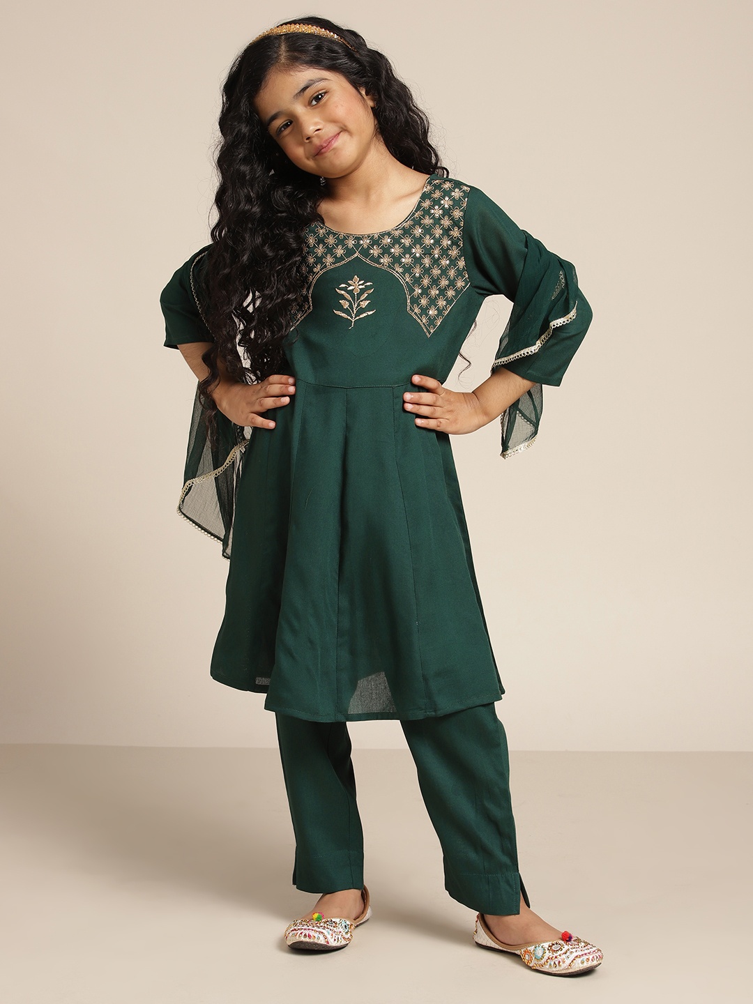 

Sangria Girls Yoke Design Sequinned Kurta with Trousers & With Dupatta, Green