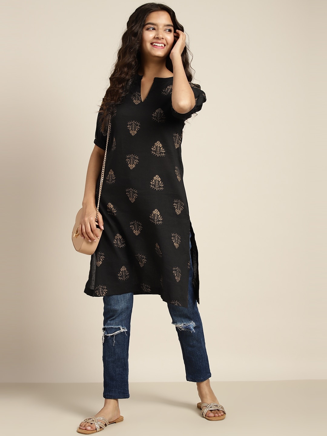 

Sangria Girls Black & Gold-Toned Pure Cotton Ethnic Motifs Print Straight Kurta