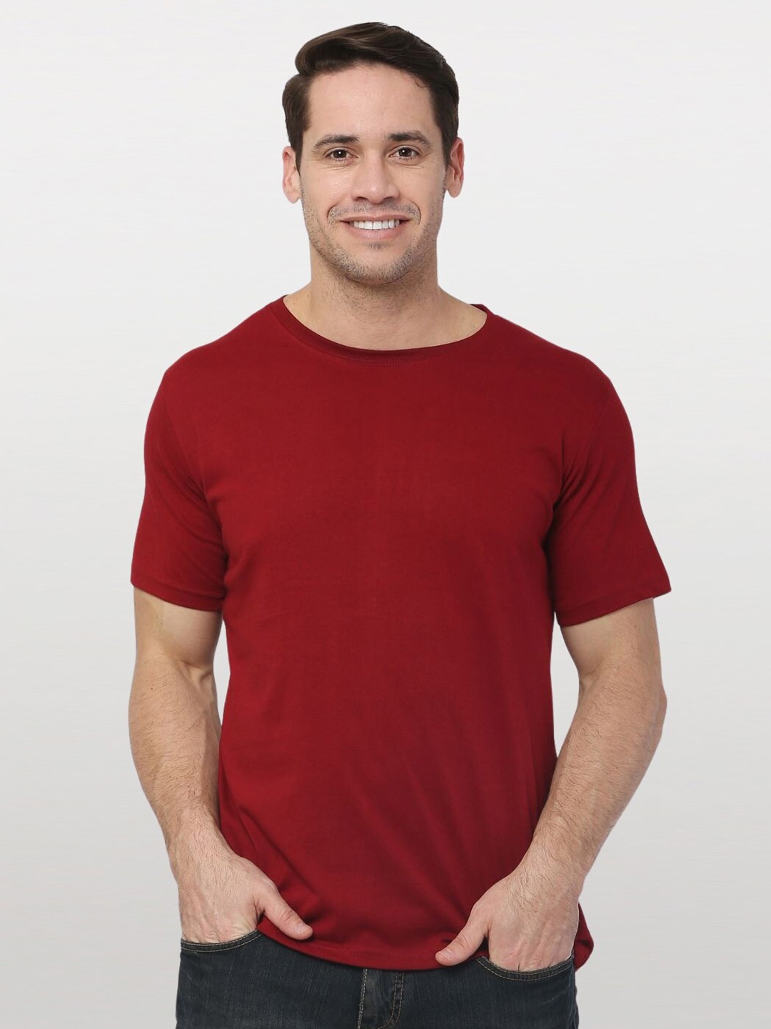 

The Label Bar Men Maroon Solid Round Neck T-shirt