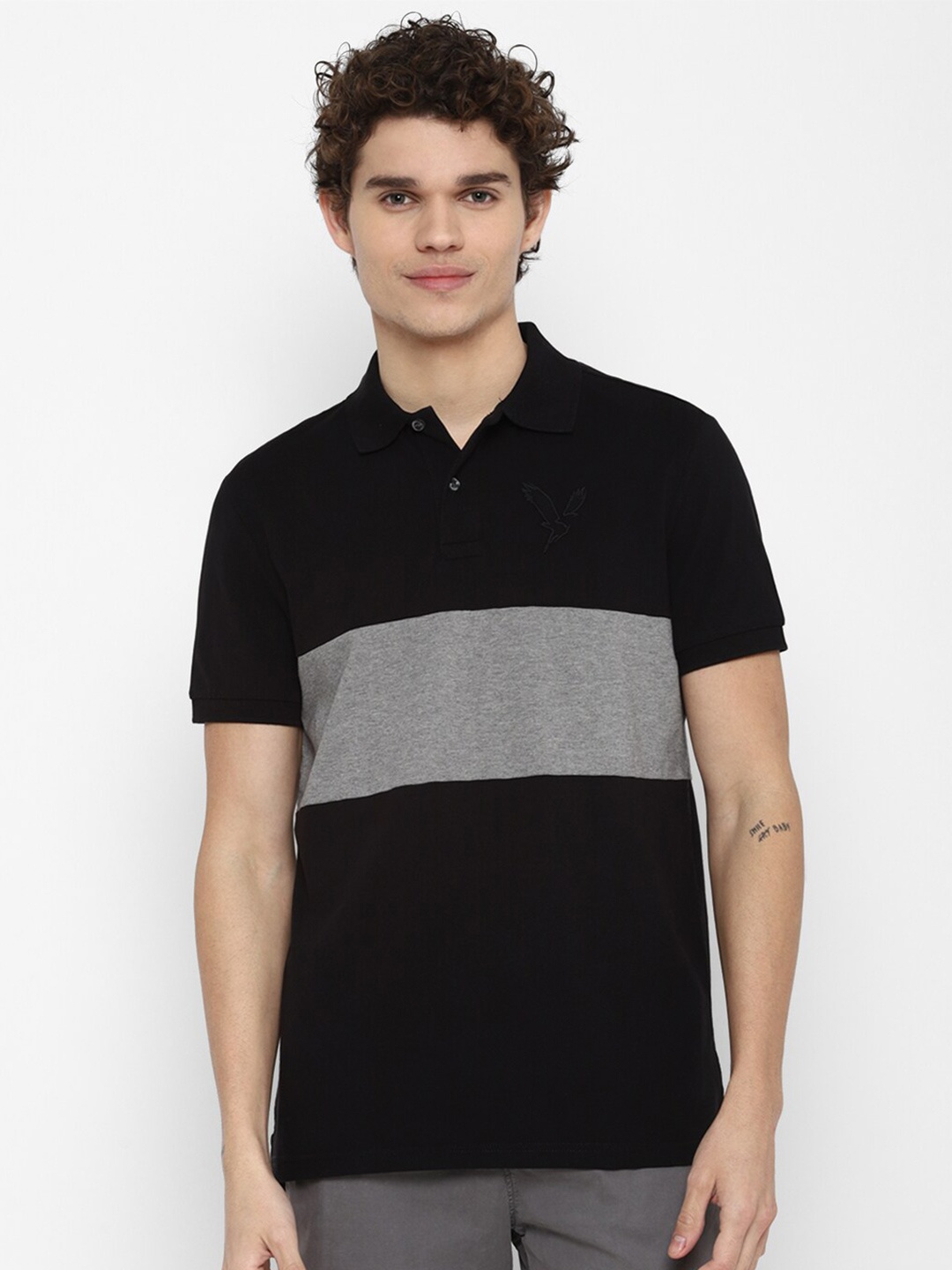 

AMERICAN EAGLE OUTFITTERS Men Black Colourblocked Polo Collar T-shirt