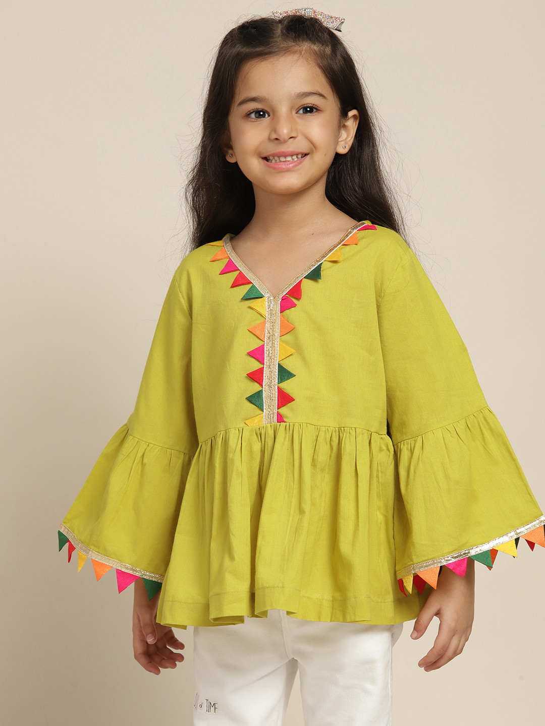 

Sangria Girls Green Solid Pure Cotton Empire Tops