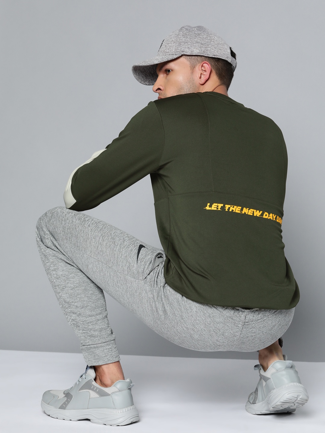 

Alcis Men Green Printed Sweatshirt, Olive
