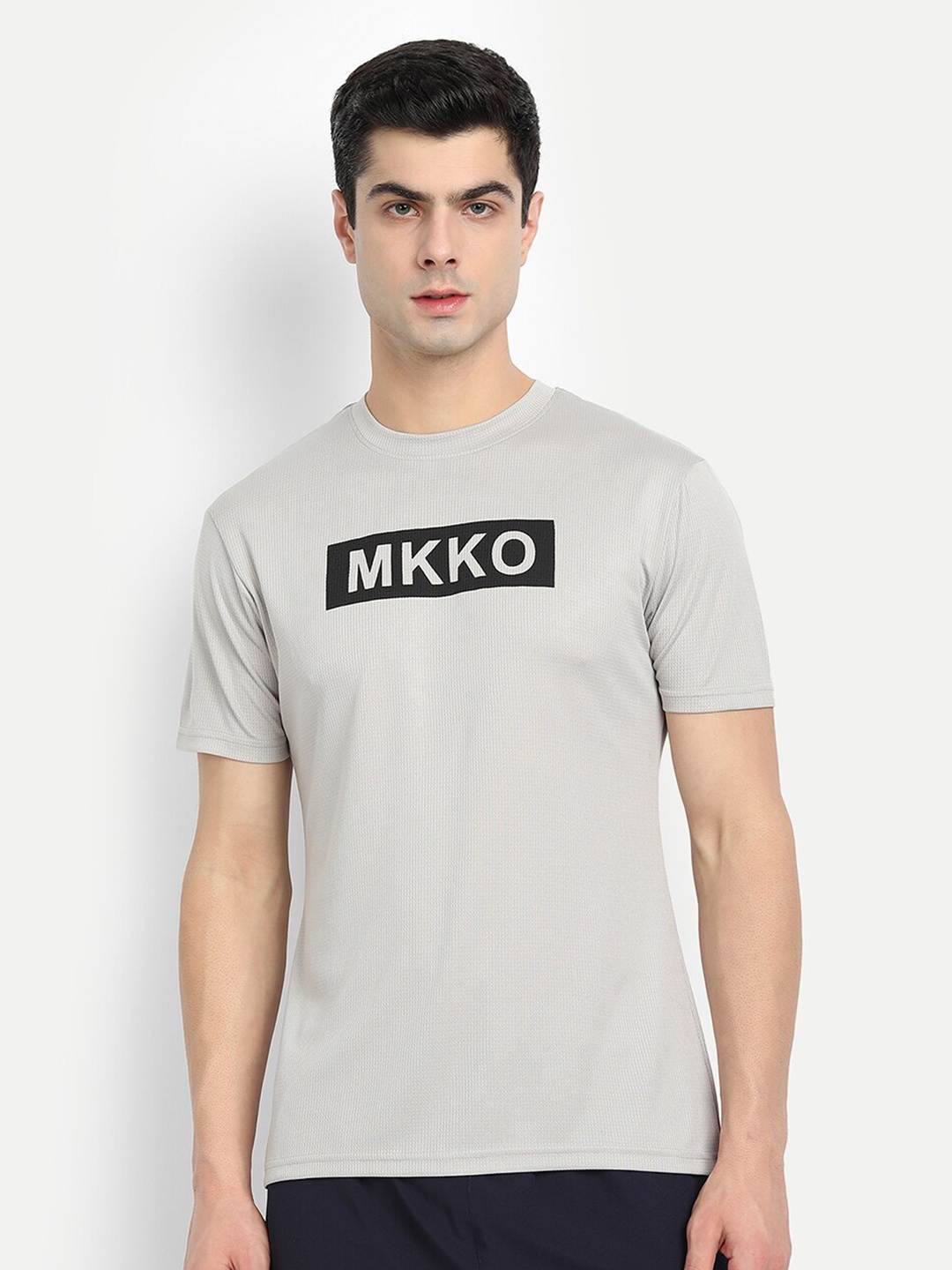 

MKKO Men Grey Logo Printed Round Neck Slim Fit T-shirt
