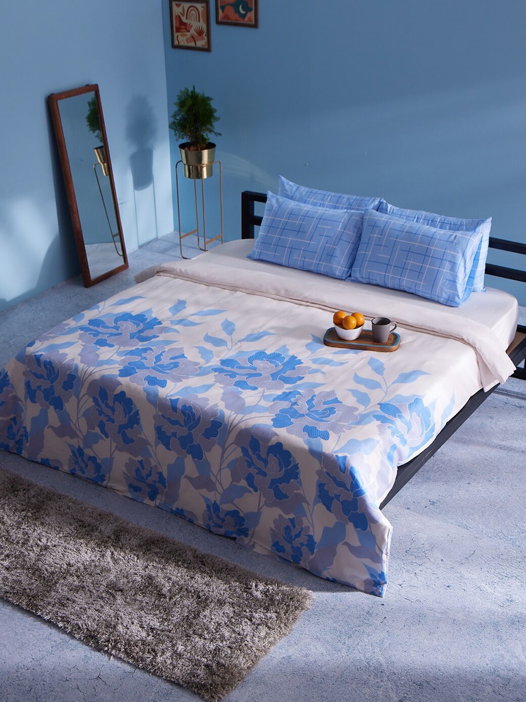 

BLUE DAHLIA Blue & White Floral 250 TC King Bedsheet with 2 Pillow Covers