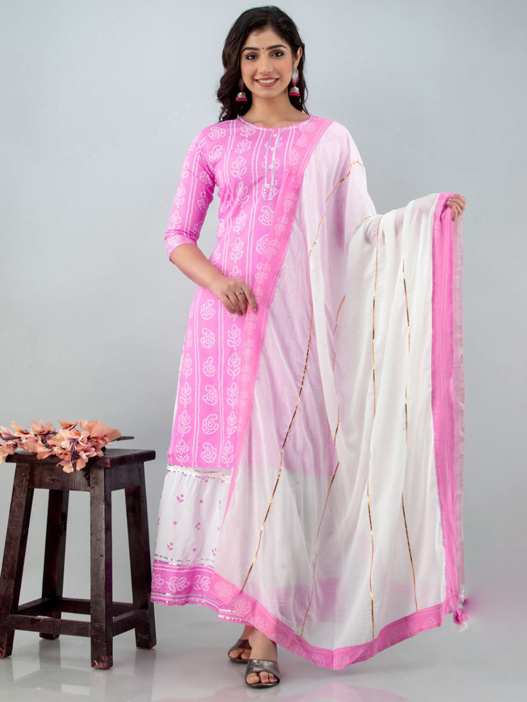 

FABISTA Women Pink Bandej Print Kurti with Skirt & Dupatta