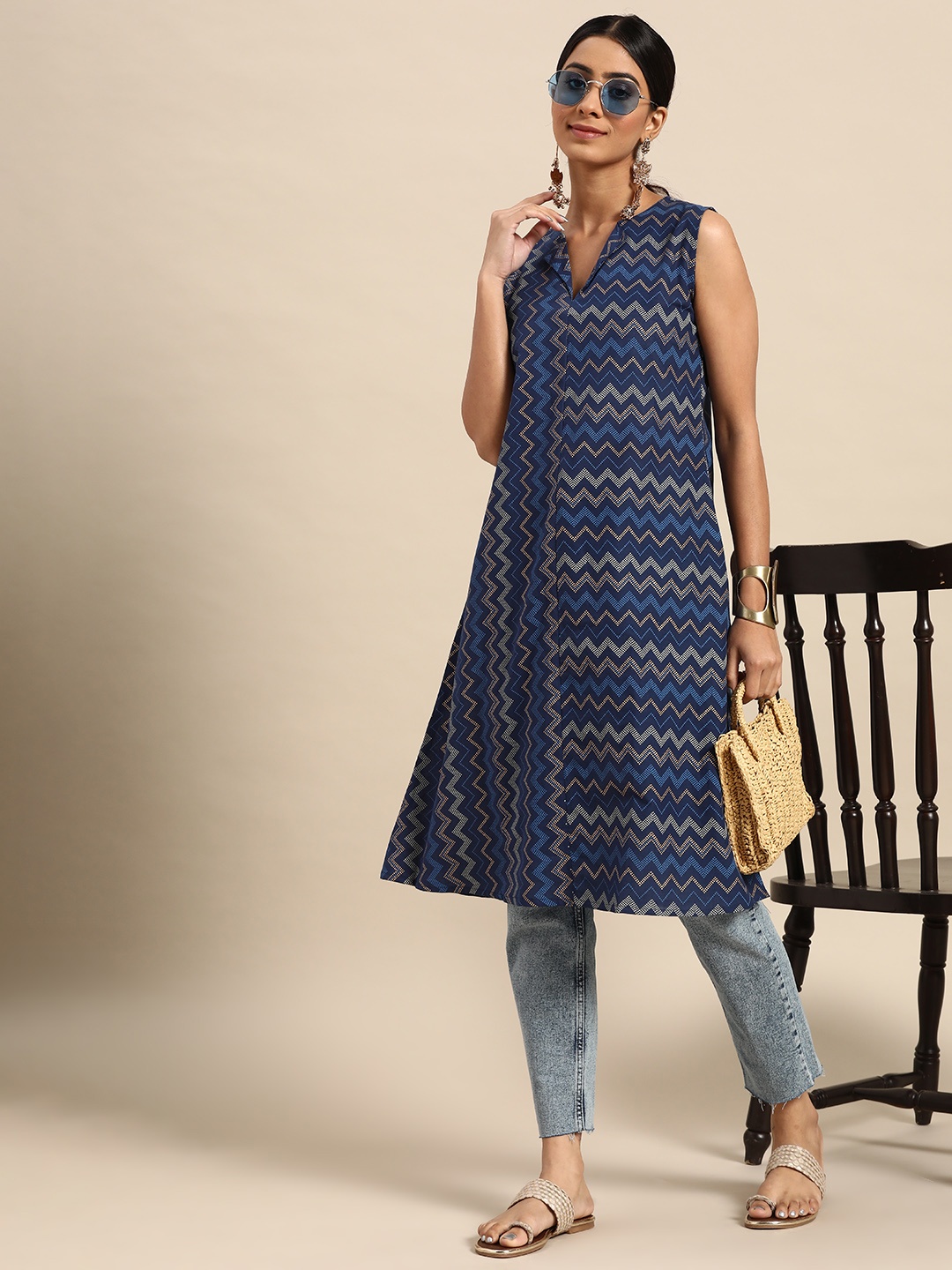 

Sangria Women Navy Blue & White Pure Cotton Chevron Printed A-Line Kurta