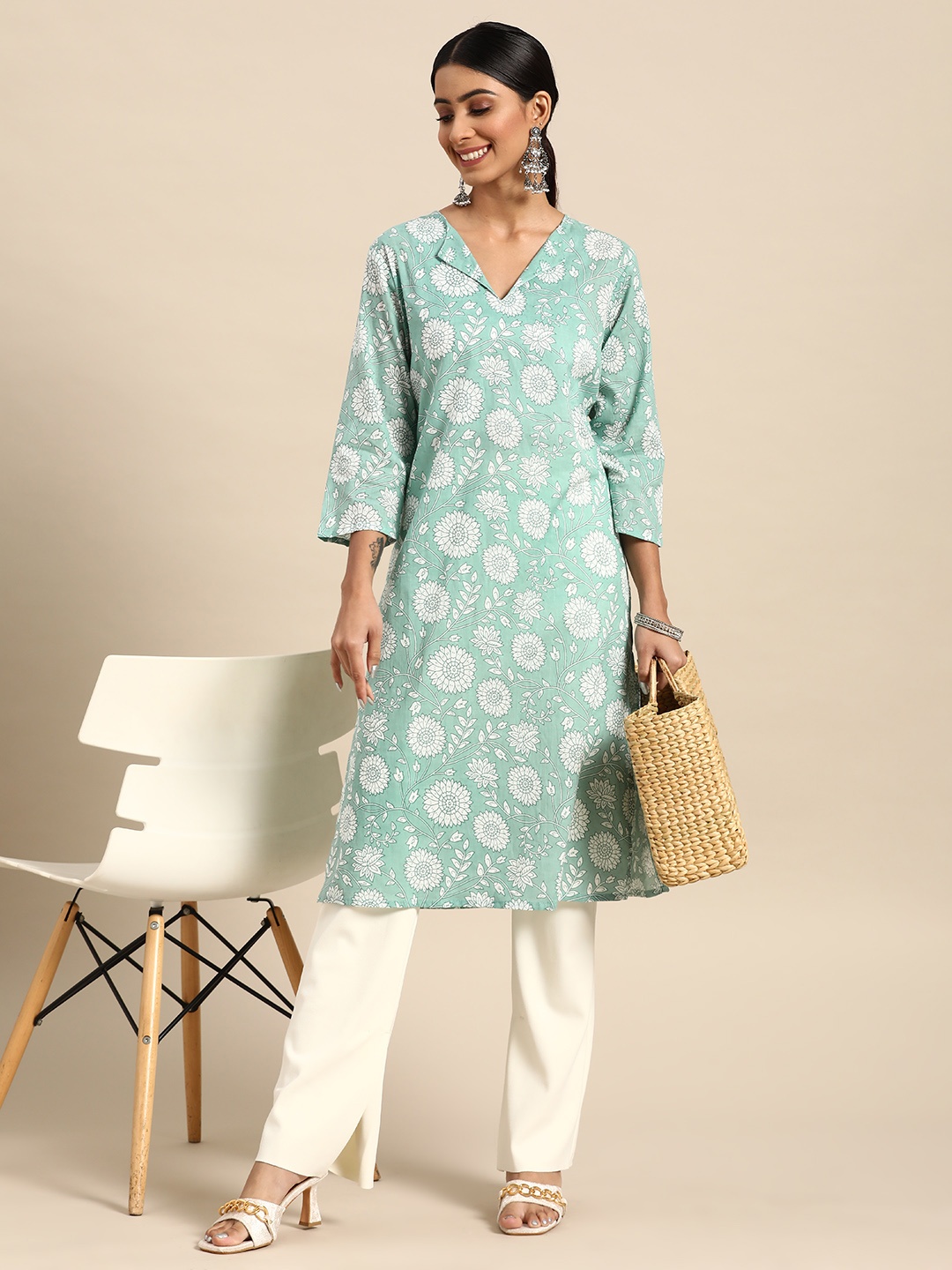 

Sangria Women Green & White Floral Printed Pure Cotton Kurta