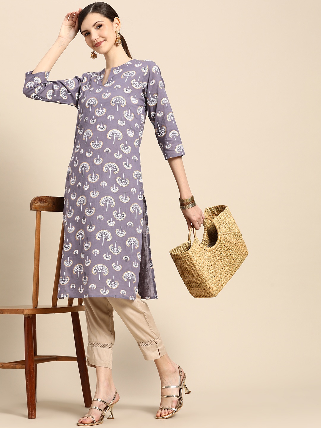 

Sangria Women Grey & White Ethnic Motifs Printed Straight Kurta