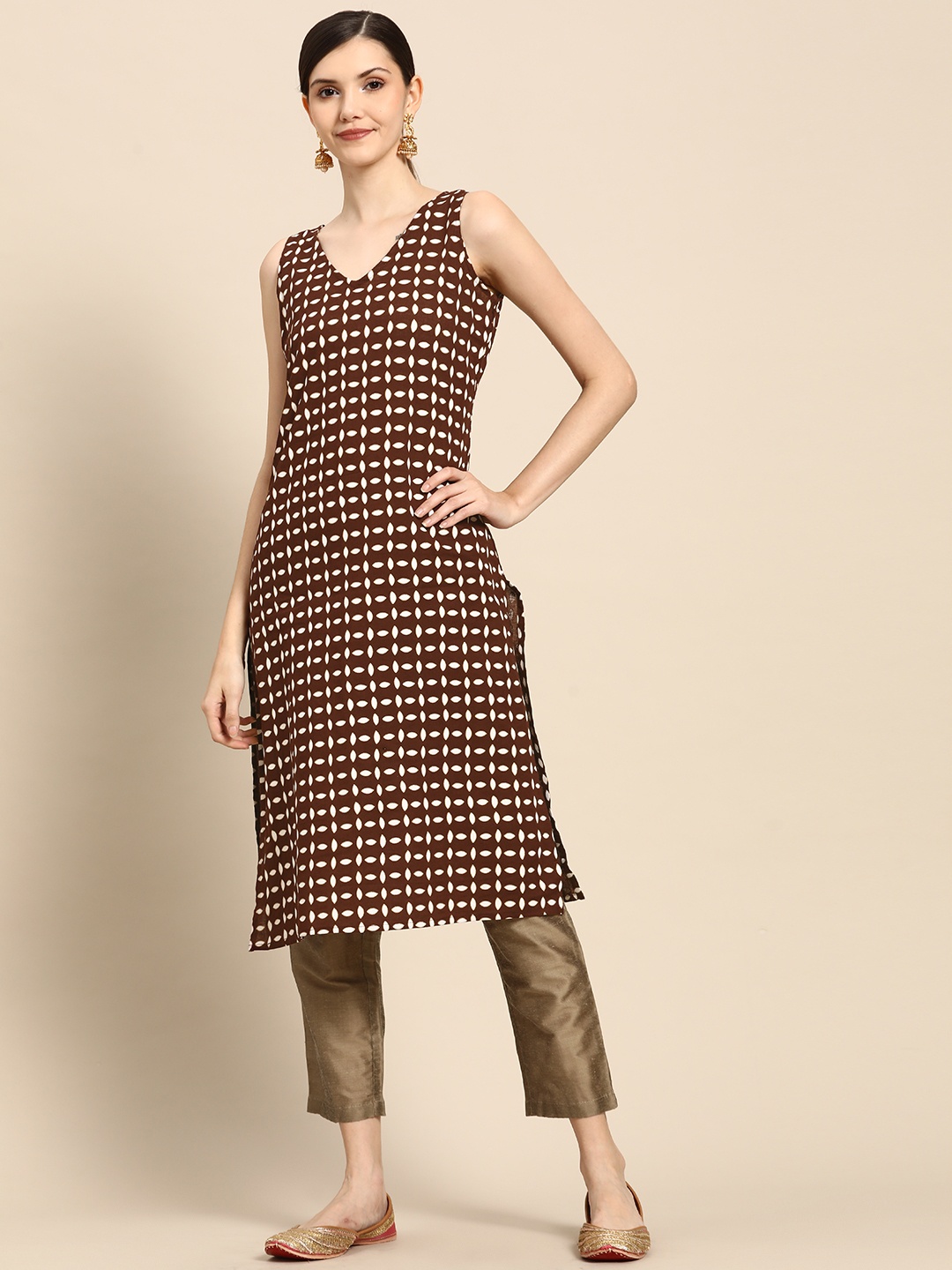 

Sangria Women Brown & White Pure Cotton Geometric Printed Straight Kurta