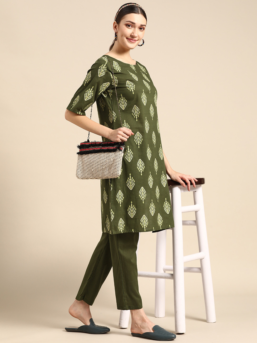 

Sangria Women Olive Green Printed Pure Cotton Kurta with Trousers