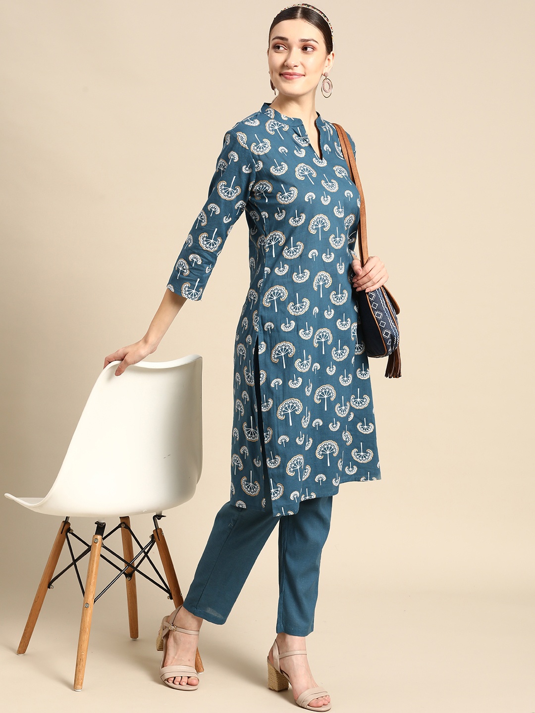 

Sangria Women Teal Blue & White Ethnic Motifs Printed Pure Cotton Kurta with Trousers