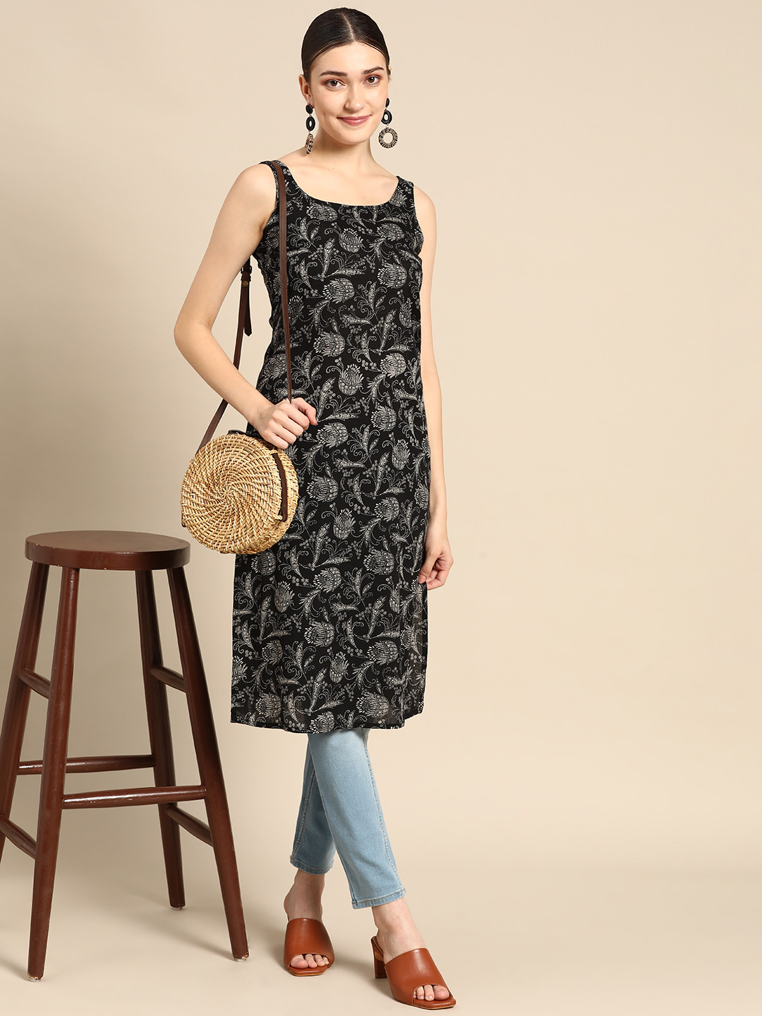 

Sangria Women Black & White Pure Cotton Ethnic Motifs Printed Sleeveless Kurta