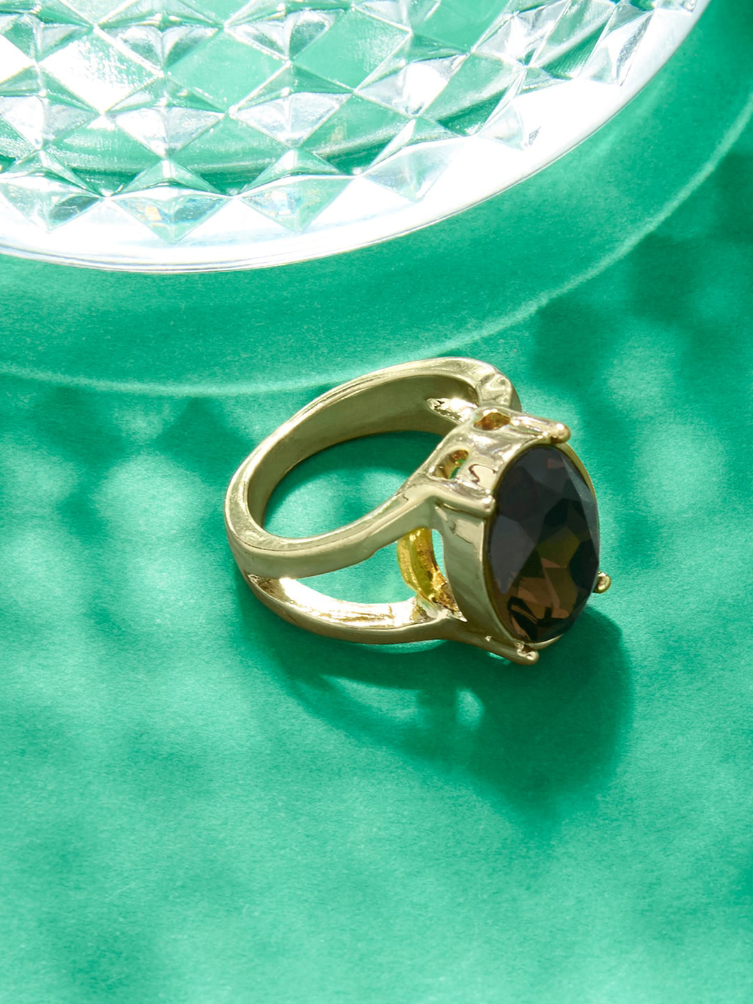 

Accessorize London Gold-Toned Amber Studded Finger Ring