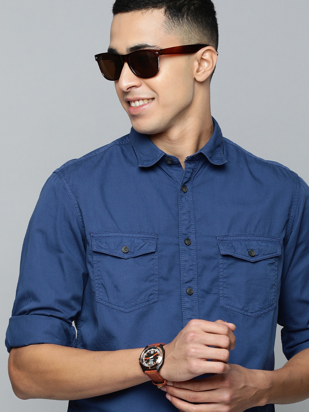 

Indian Terrain Men Navy Blue Solid Pure Cotton Slim Fit Casual Shirt