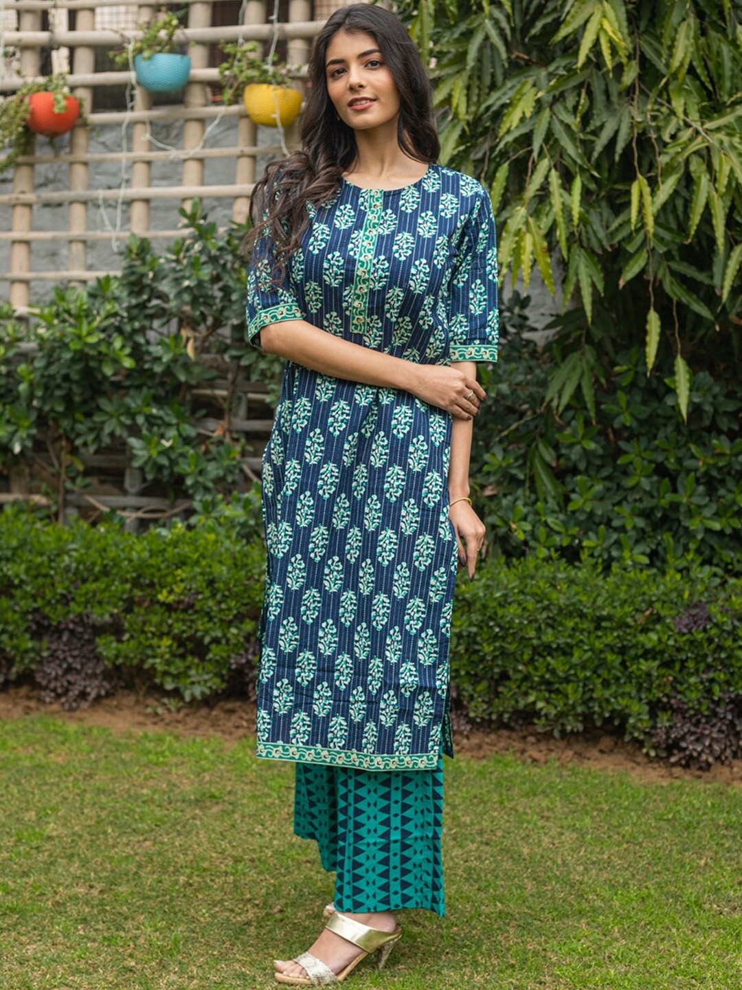 

SVARCHI Women Blue Ethnic Motifs Printed Pure Cotton Kurta with Trousers