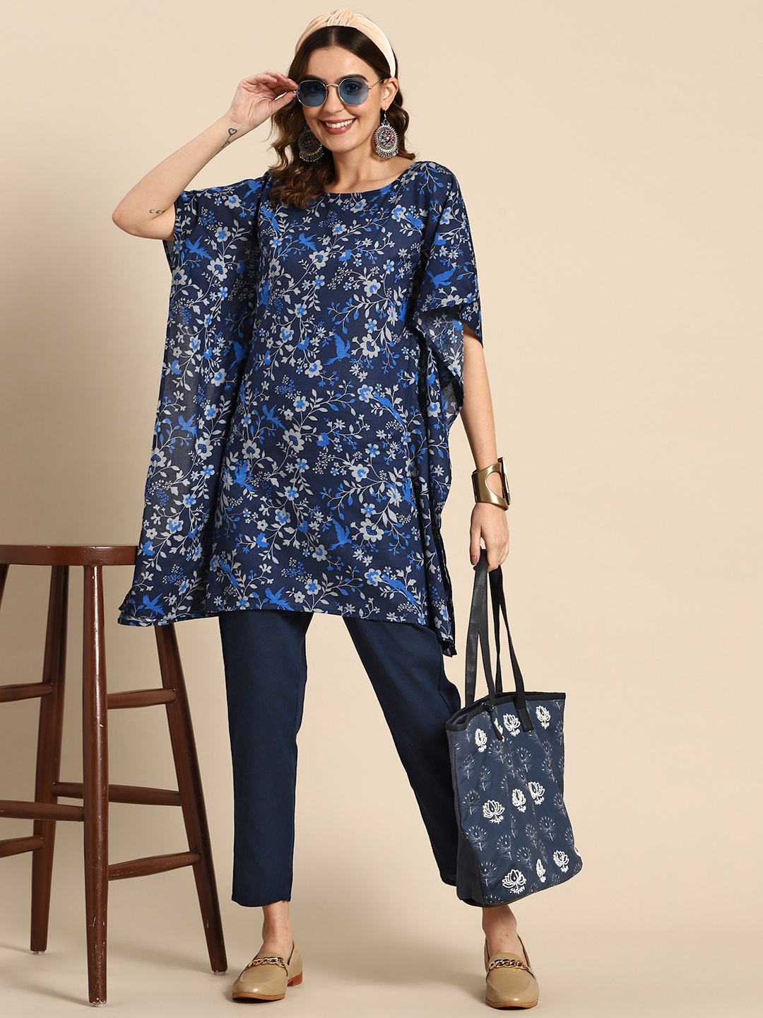 

Sangria Women Floral Printed Pure Cotton Kurta with Trousers, Blue