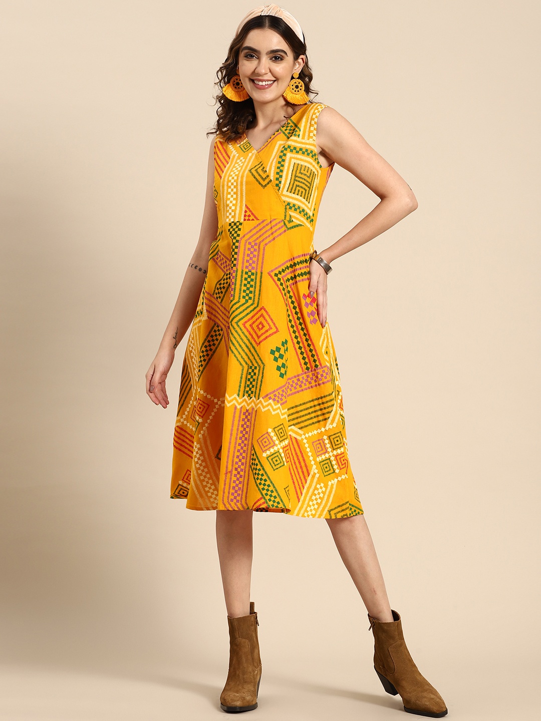 

Sangria Geometric Print Pure Cotton Knee Length A-Line Ethnic Dress, Yellow