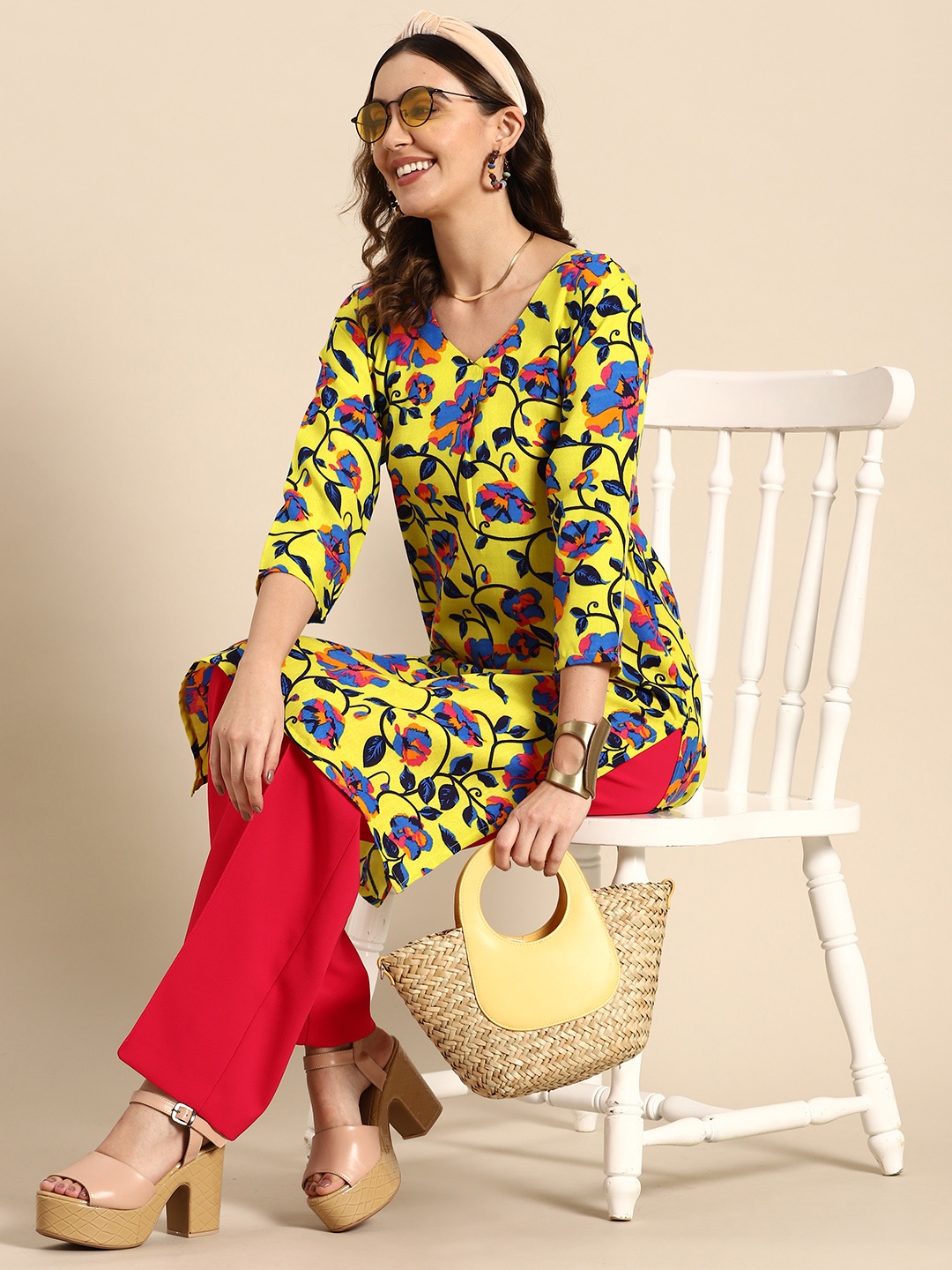 

Sangria Floral Print Knee Length Straight Kurta, Lime green