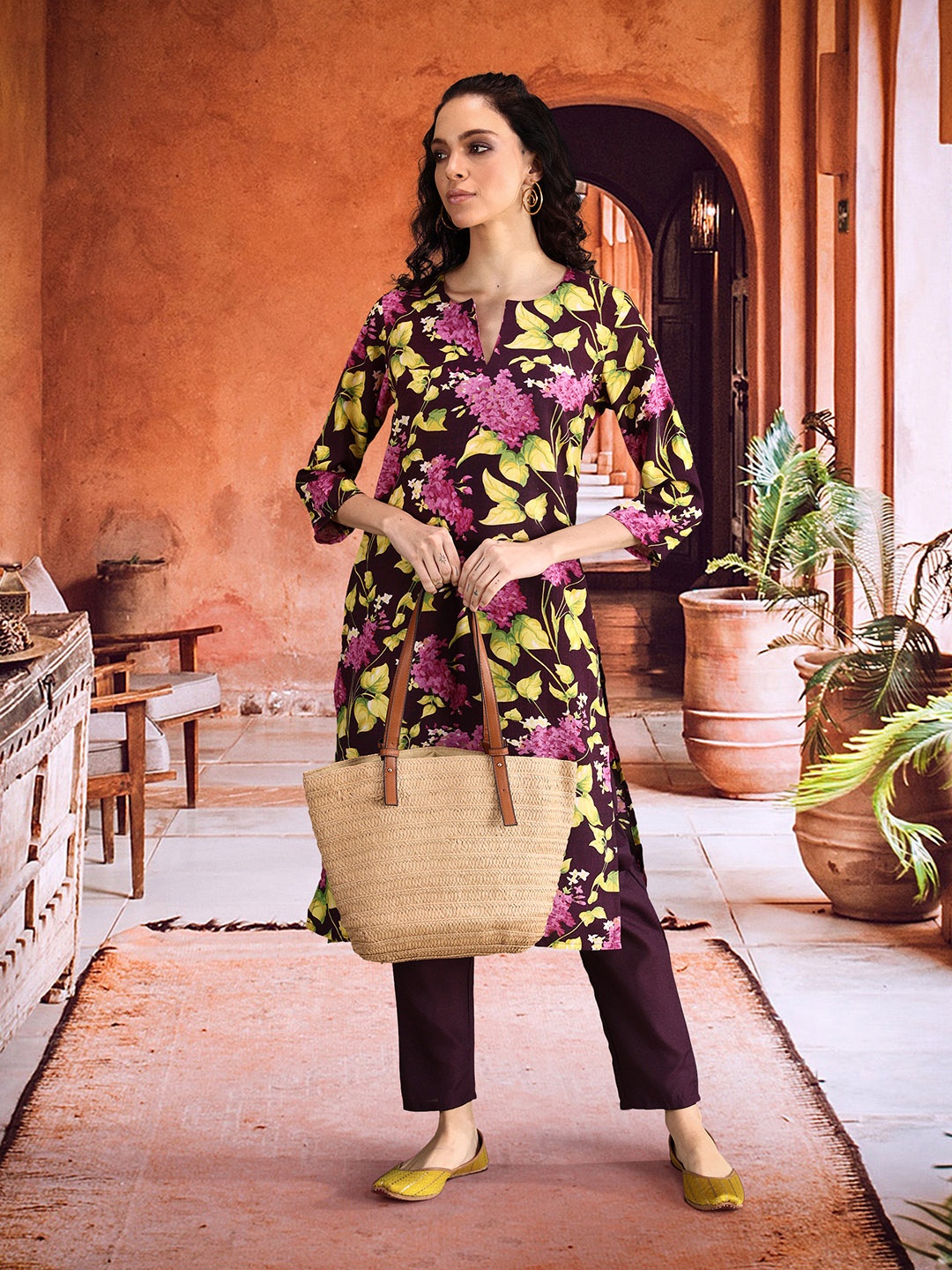 

Sangria Women Floral Printed Kurta Set, Burgundy