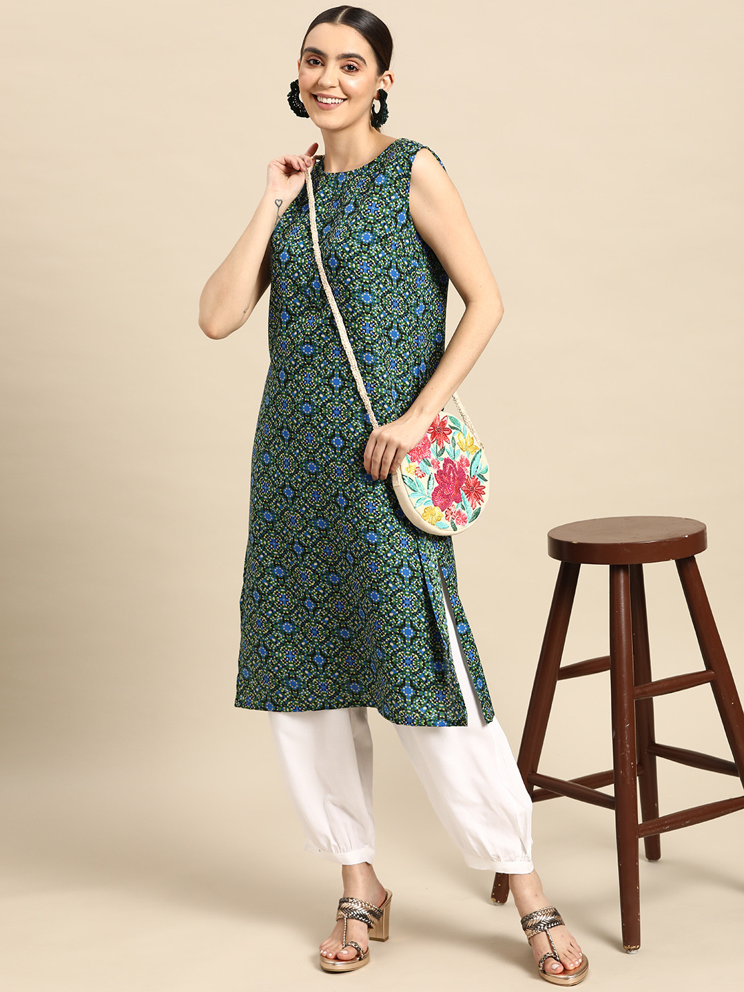

Sangria Women Geometric Print Kurta, Green