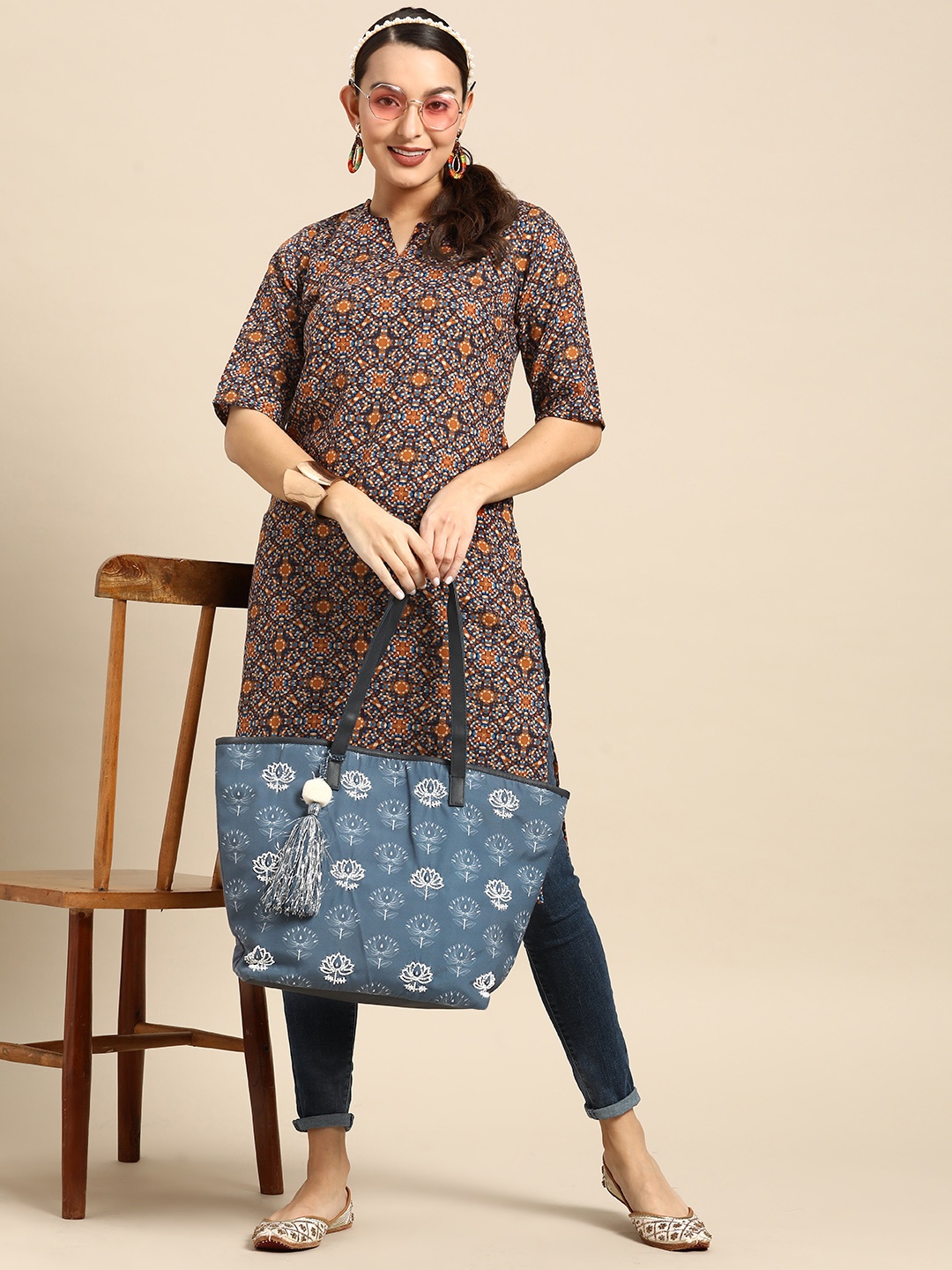 

Sangria Women Geometric Printed Kurta, Navy blue