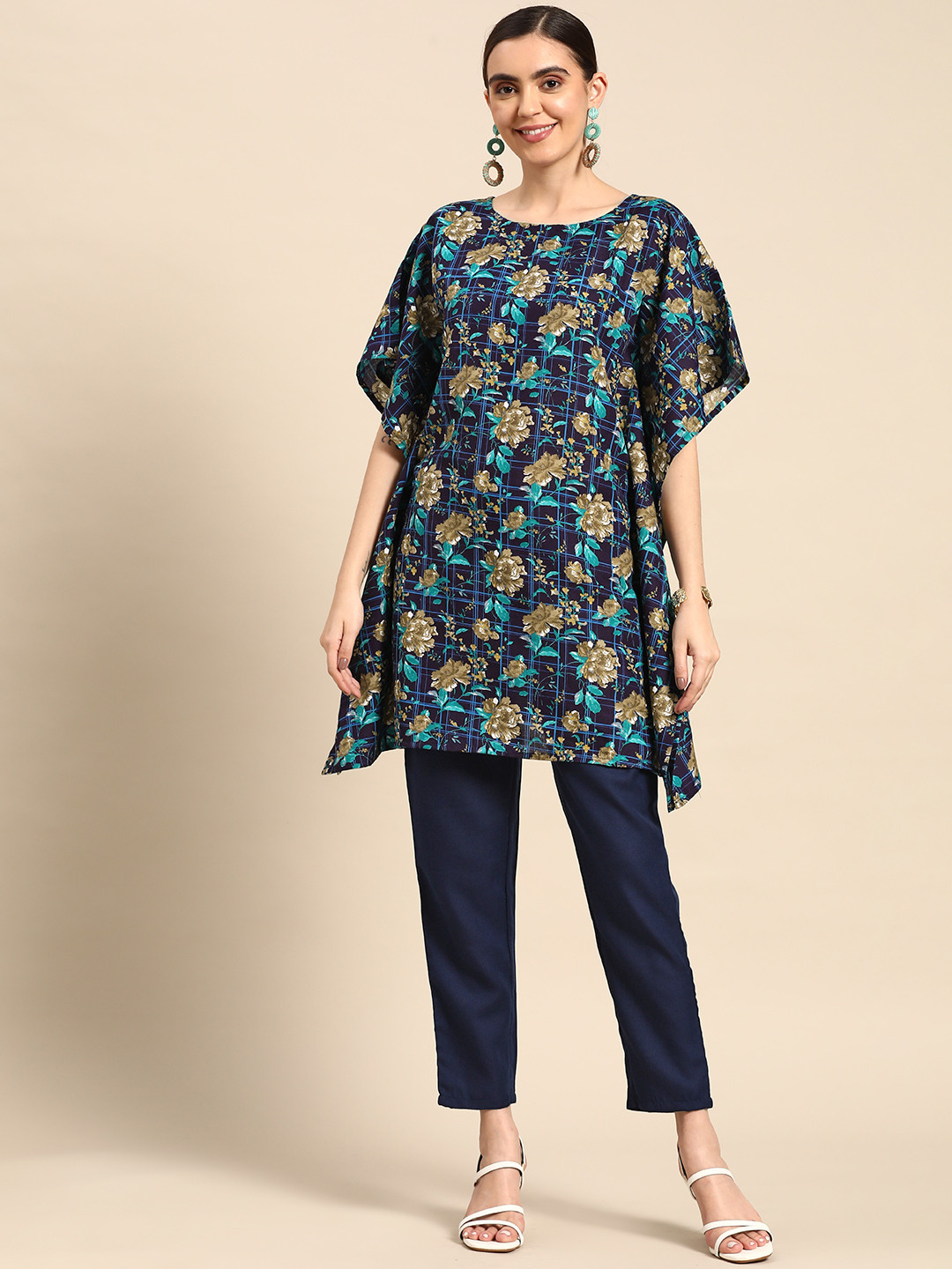 

Sangria Women Floral Printed Kaftan Kurta with Trousers, Navy blue