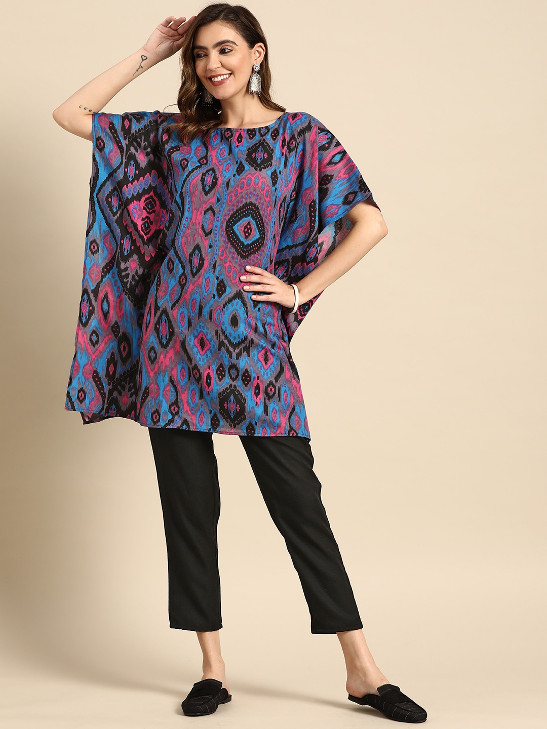 

Sangria Women Ikat Printed Kaftan Kurta with Trousers, Blue