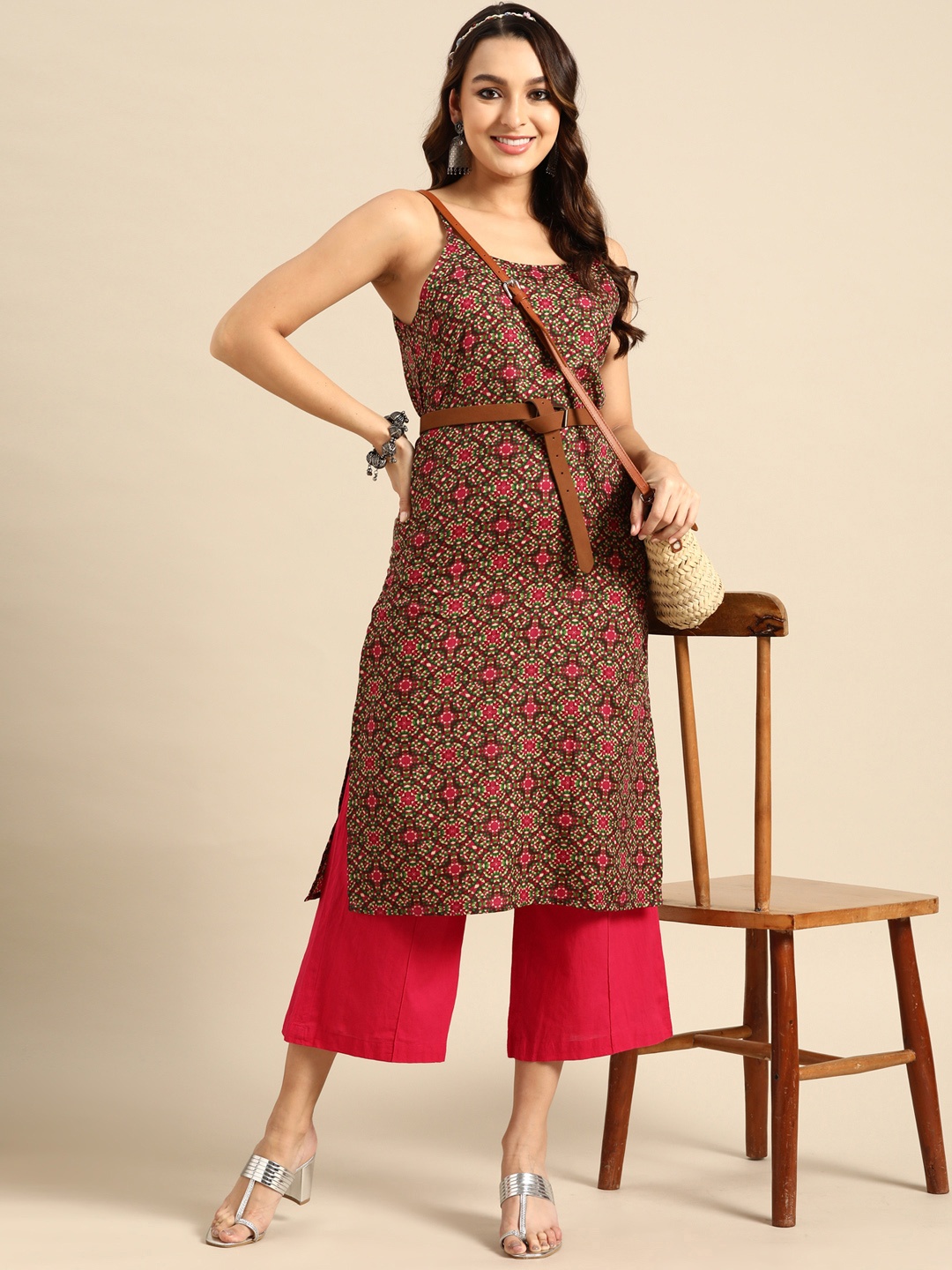 

Sangria Geometric Printed Shoulder Straps Straight Kurta, Magenta