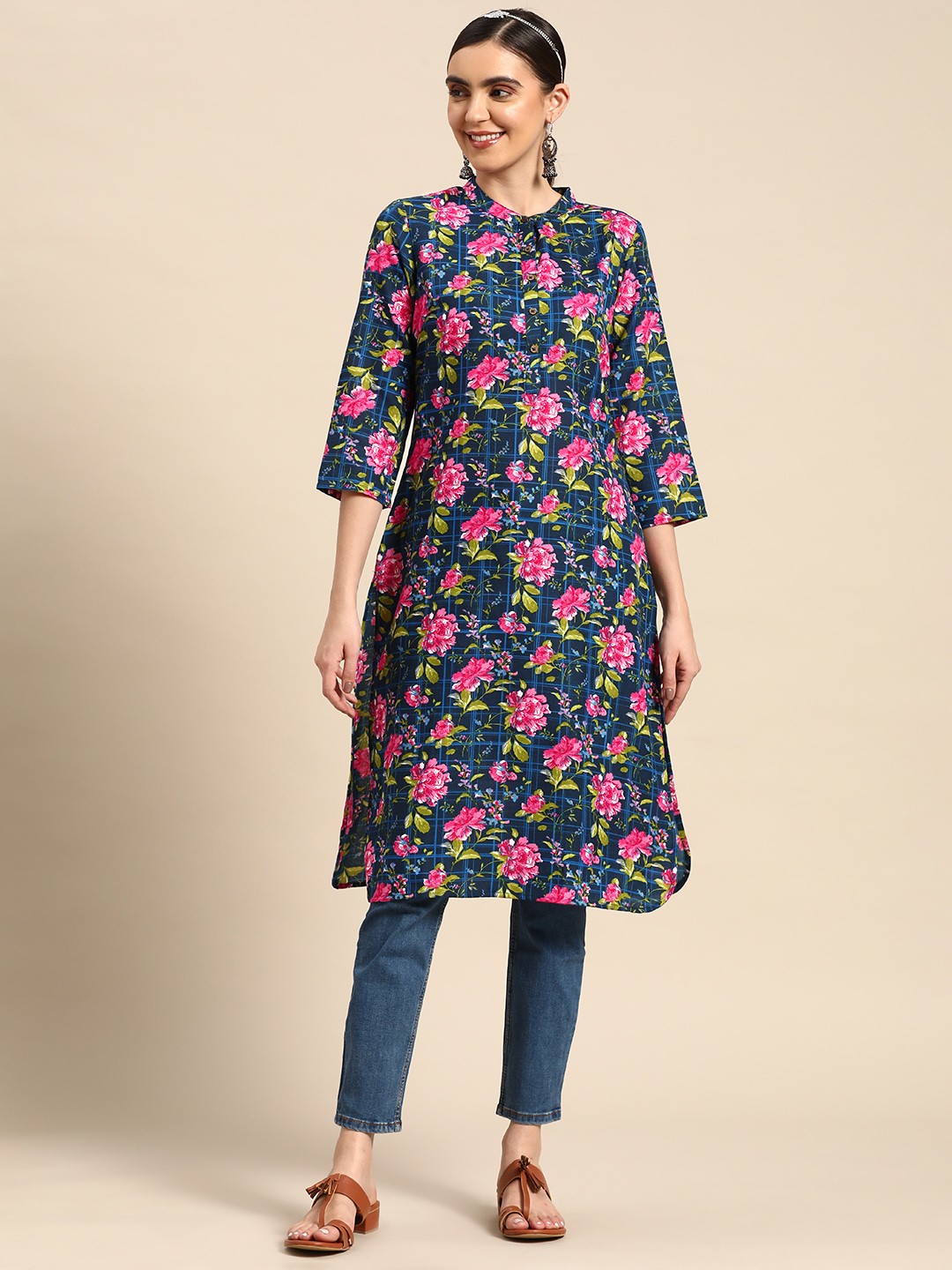 

Sangria Women Floral Printed Kurta, Navy blue