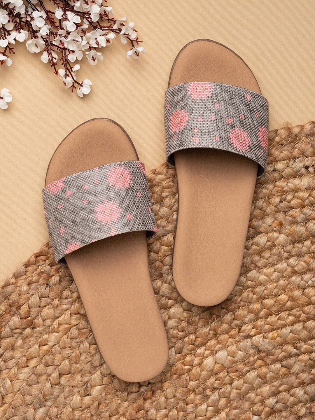 

ZOUK Women Grey Printed Flats