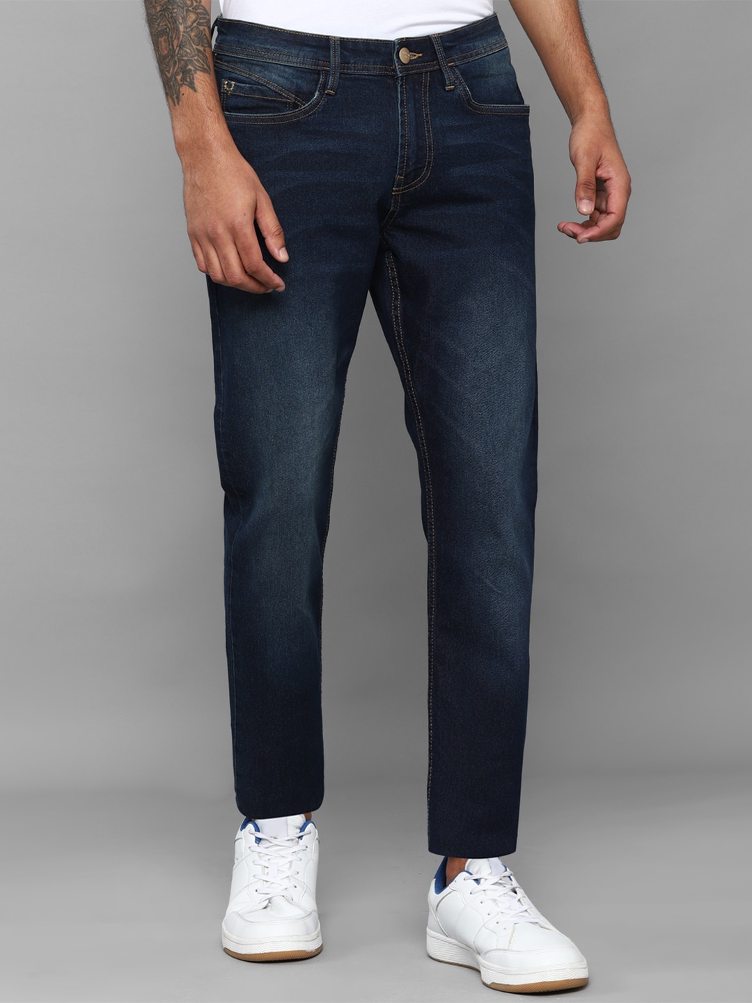 

Allen Solly Sport Men Navy Blue Slim Fit Light Fade Jeans