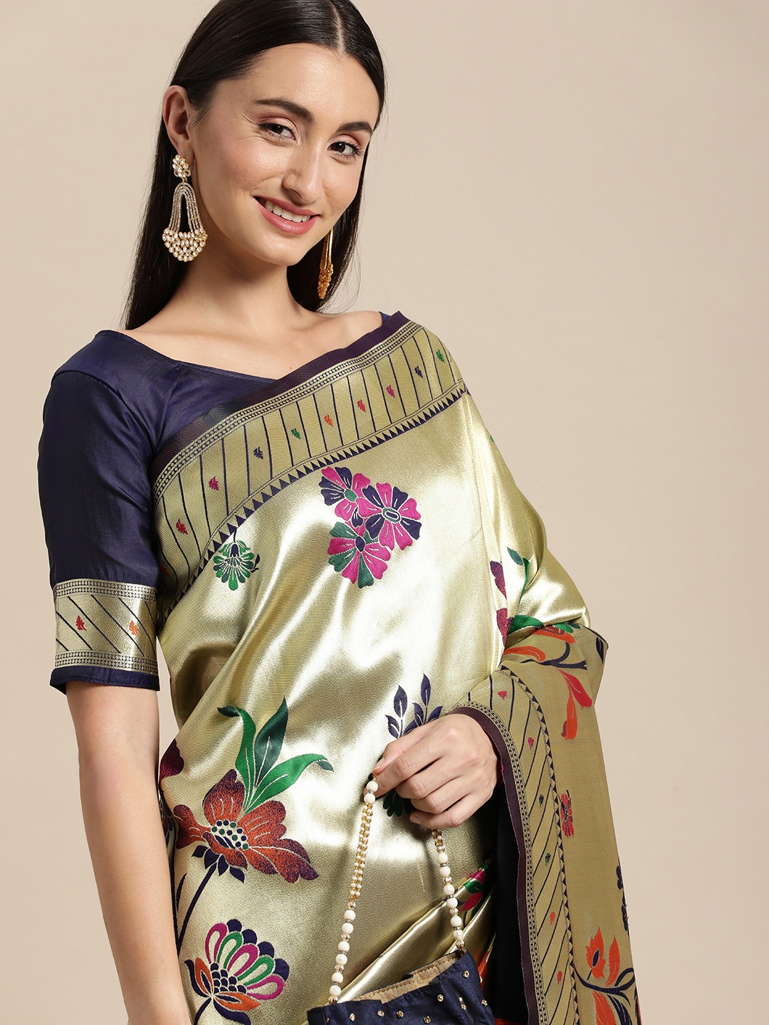 

VRSALES Gold-Toned & Black Floral Silk Blend Banarasi Saree