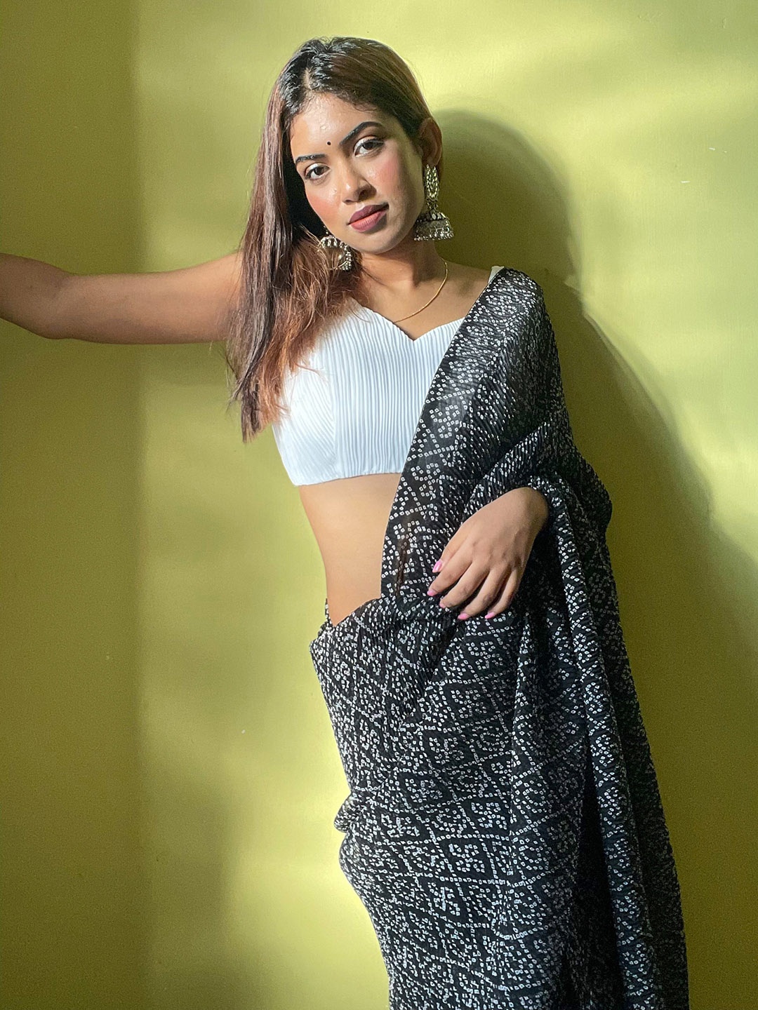 

Satrani Black & White Bandhani Saree