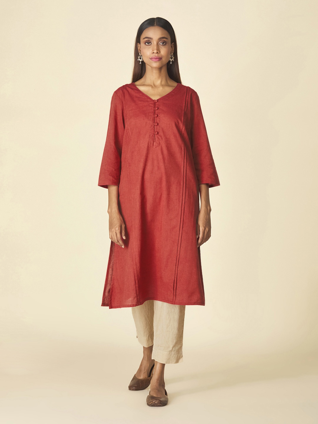 

Fabindia FabBasic Women Red Solid Straight Kurta