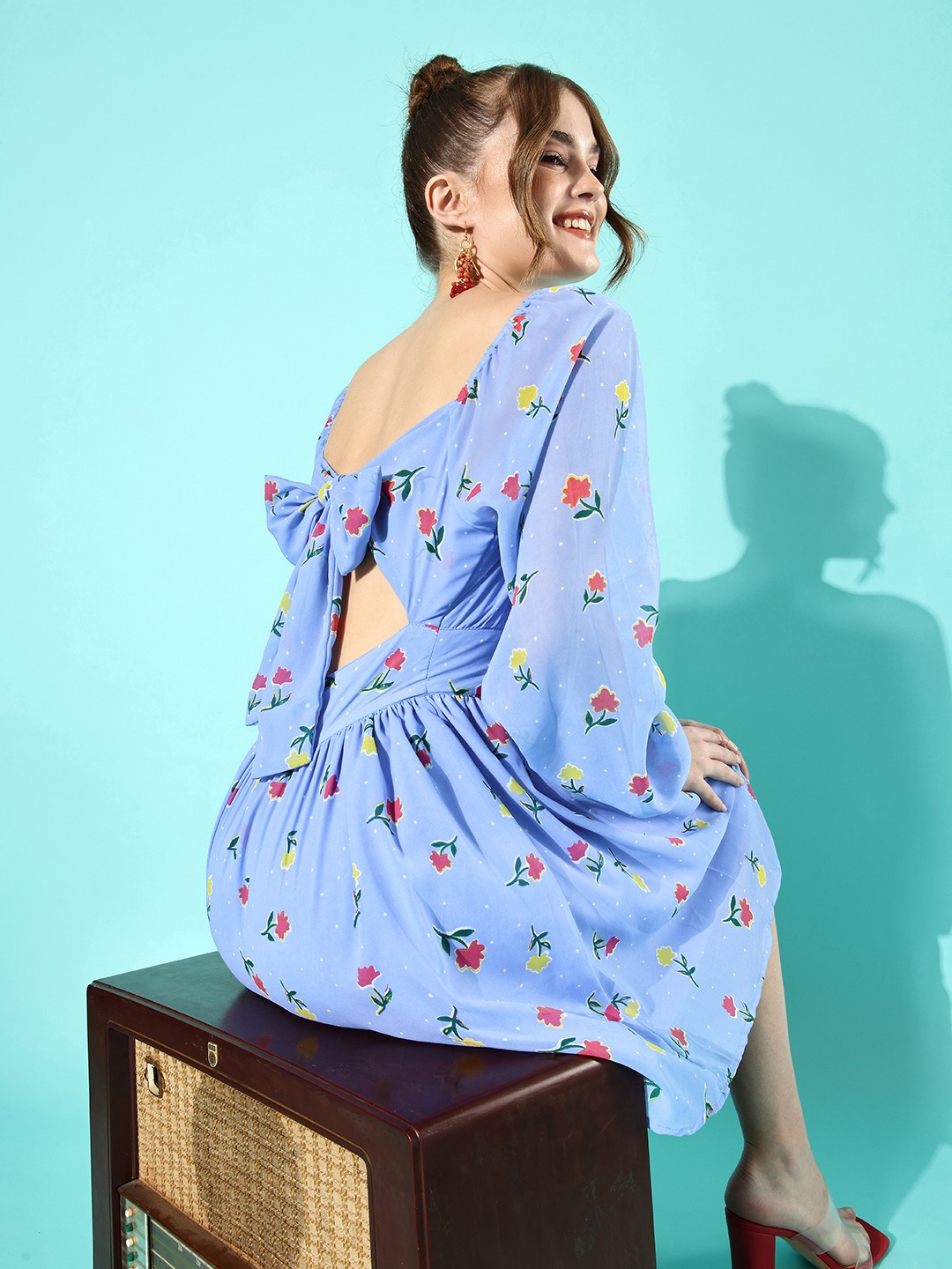 

DressBerry Women Blue Floral Twist & Knot Dress