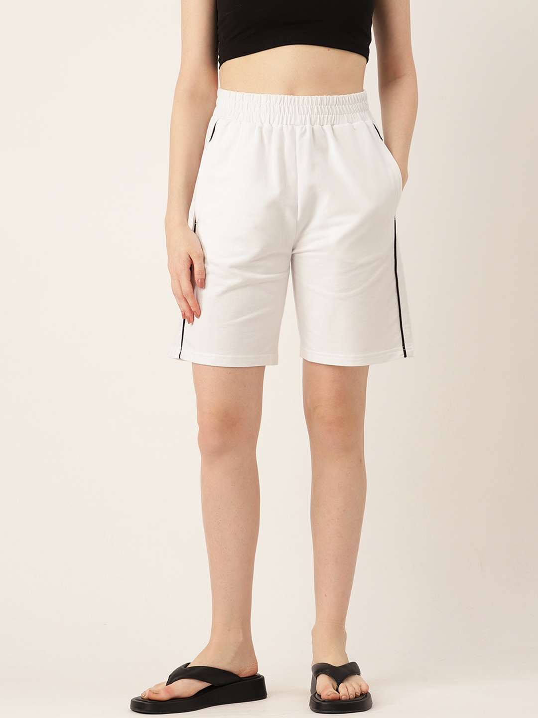 

FOREVER 21 Women Mid-Rise Contrast Tipping Shorts, White