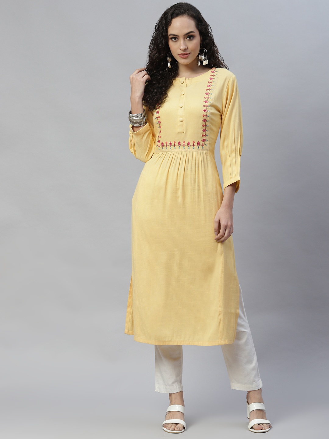

LAAKHI Women Yellow Ethnic Motifs Printed Kurta