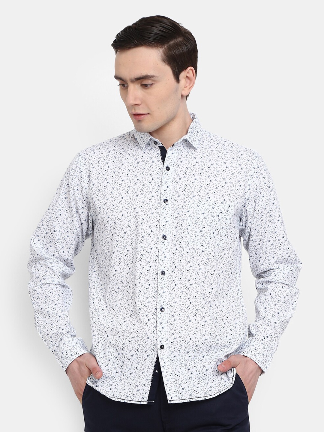 

V-Mart Men White Slim Fit Floral Printed Cotton Casual Shirt