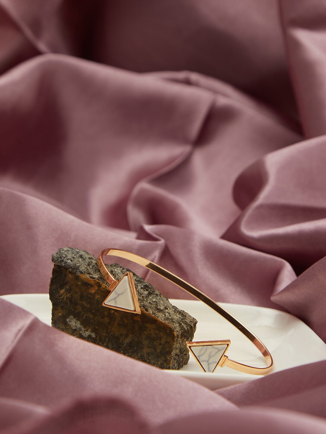 

SOHI Women Gold-Toned & White Gold-Plated Cuff Stone Bracelet