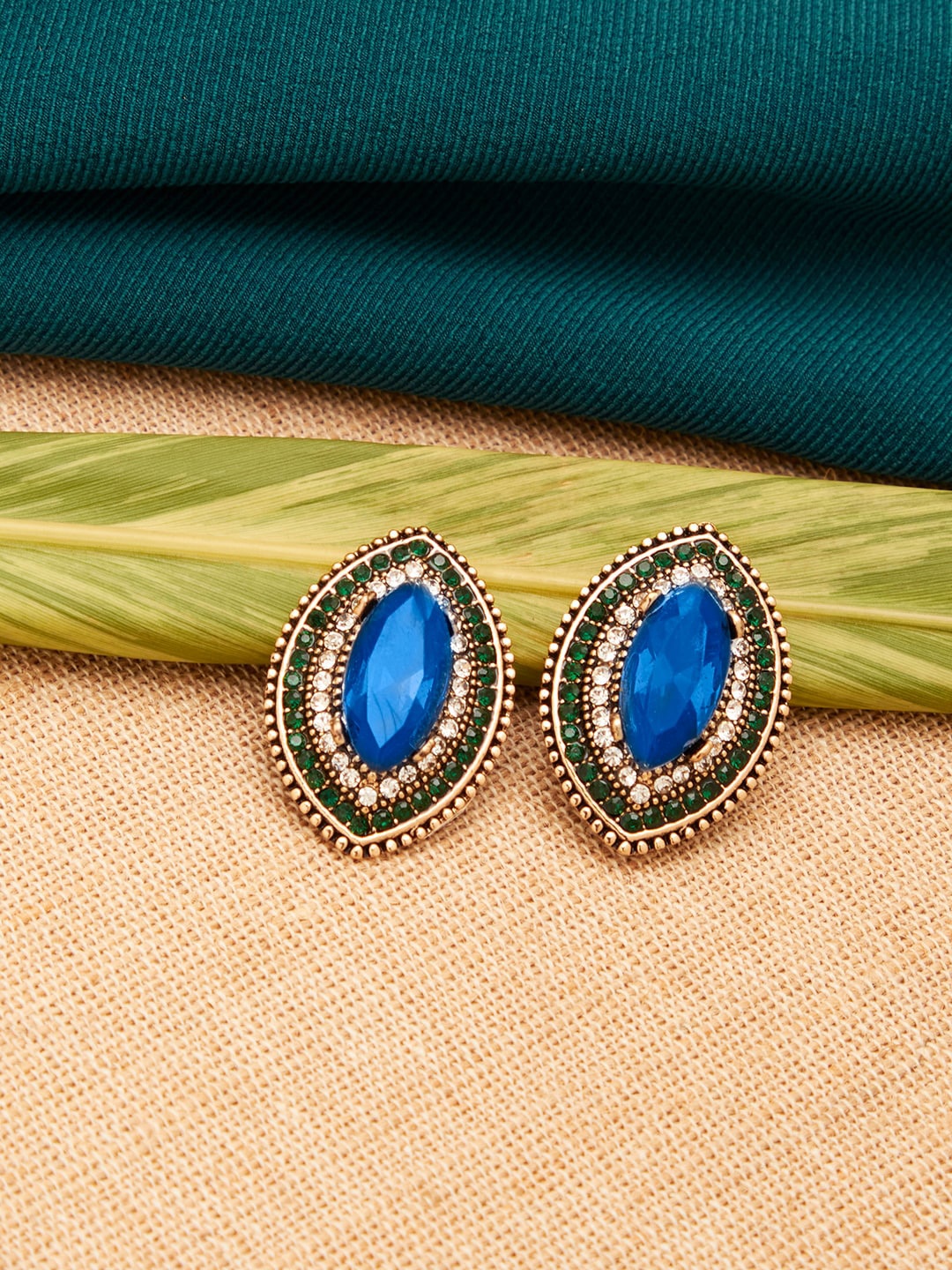 

SOHI Gold-Toned & Blue Contemporary Studs Earrings