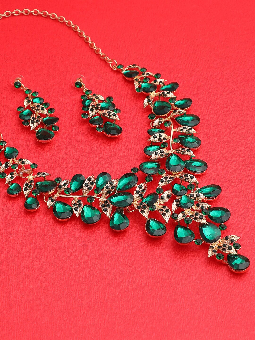

SOHI Women Gold Plated Designer Green Stone And Earrings