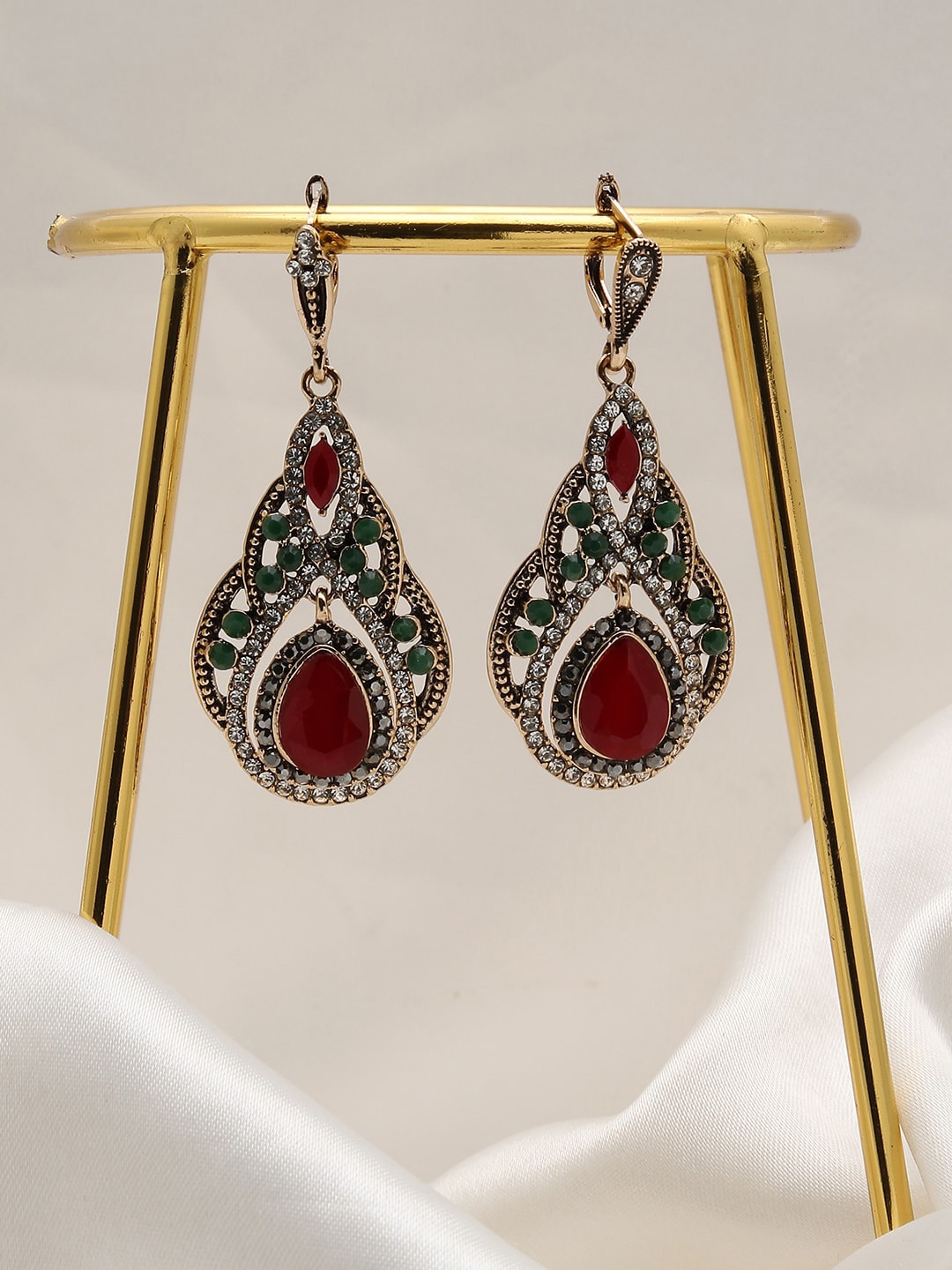 

SOHI Women Maroon & Green Gold-Plated Contemporary Drop Earrings