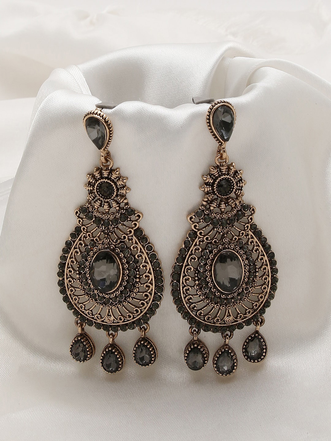 

SOHI Black Contemporary Drop Earrings