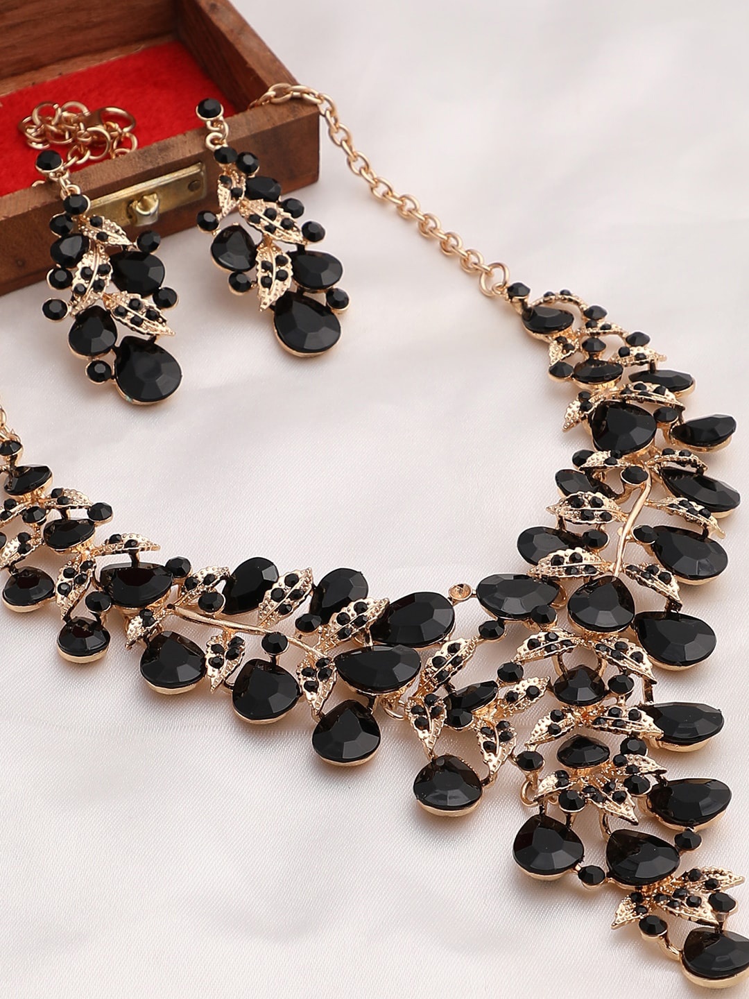 

SOHI Gold-Plated Black Stone Studded Jewellery Set